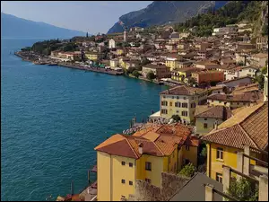 Domy, Włochy, Jezioro Garda, Góry, Limone sul Garda