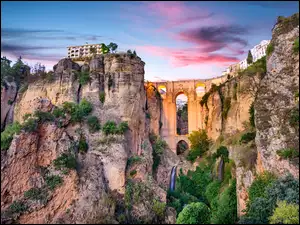 Prowincja Malaga, Skały, Wąwóz Tajo, Andaluzja, Miasto Ronda, Most Puente Nuevo, Hiszpania, Domy
