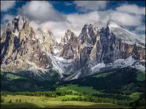 Góry z lasem we Włoszech