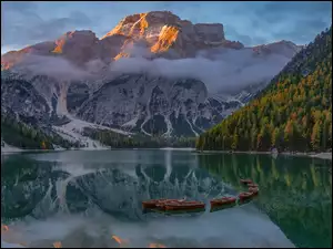 Dolomity, Góry, Pragser Wildsee, Włochy, Jezioro, Łódki