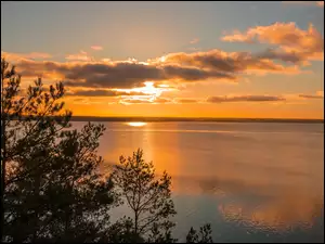 Zachód słońca nad wyspą Uznam na Morzu Bałtyckim