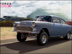 Samochód i pociąg z gry Forza Horizon 3