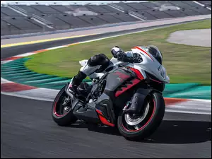 Sportowy motocykl MV Agusta F3 RR na torze
