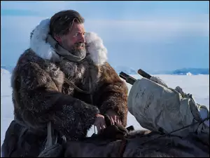 Nikolaj Coster-Waldau jako Ejnar Mikkelsen w filmie Walka z lodem