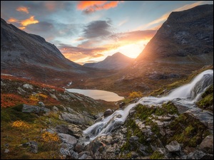 Dolina, Romsdalen, Norwegia, Góry, Skały, Potok, Jezioro