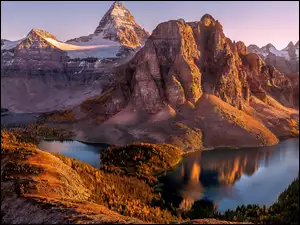Jezioro Sunburst Lake, Kolumbia Brytyjska, Jezioro Cerulean, Lasy, Jeziora, Góra, Mount Assiniboine, Kanada, Jesień