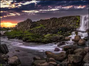 Skały, Góry, Rzeka Oxara, Islandia, Wodospad Oxararfoss, Chmury
