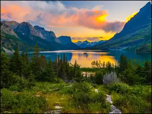Montana, Park Narodowy Glacier, Drzewa, Stany Zjednoczone, Góry, St. Mary Lake, Jezioro
