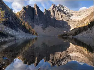 Kanada, Agnes Lake, Alberta, Park Narodowym Banff, Prowincja, Góry, Drzewa, Jezioro, Ptak