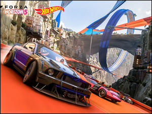 Samochody na torze w grze Forza Horizon 5