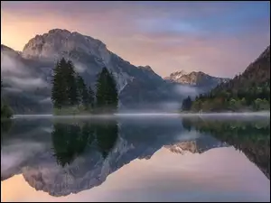 Jezioro, Lago del Predil, Włochy, Góry, Odbicie, Mgła, Drzewa