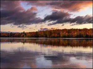 Kolorowe, Jesień, Jezioro, Odbicie, Drzewa, Chmury