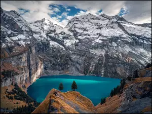 Góry, Alpy Berneńskie, Drzewa, Jezioro Oeschinen, Chmury, Szwajcaria, Kanton Berno