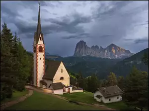 Dróżka, Góry, Drzewa, Chmury, Dolomity, Kościół św Jakuba, Włochy, Lasy