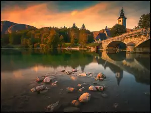 Gmina Bohinj, Słowenia, Drzewa, Jezioro Bohinj, Kościół św Jana, Most