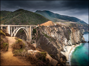 Chmury, Bixby Creek Bridge, Roślinność, Most, Kalifornia, Stany Zjednoczone, Wybrzeże, Góry, Skały, Morze