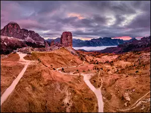 Droga, Prowincja Belluno, Jesień, Tofana di Rozes, Dolina, Góry, Dolomity, Włochy, Szczyt