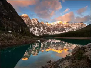 Drzewa, Kanada, Jezioro Moraine, Chmury, Alberta, Góry, Odbicie, Park Narodowy Banff