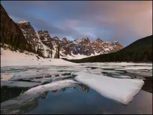 Kanada, Jezioro, Alberta, Drzewa, Park Narodowy Banff, Moraine Lake, Góry, Zima, Las