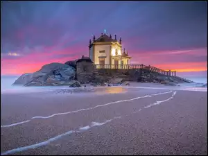 Praia de Miramar, Morze, Zachód słońca, Portugalia, Skały, Senhor da Pedra, Kościół