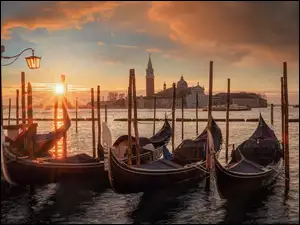 Wenecja, Włochy, Latarnia, Kanał, Gondole, Promienie słońca