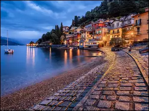 Jezioro Como, Włochy, Domy, Żaglówka, Varenna