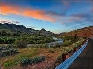 Stany Zjednoczone, Góra Sheep Rock, Oregon, Chmury, Park Narodowy John Day Fossil Beds National Monument, Rzeka Snake, Drzewa, Góry, Droga