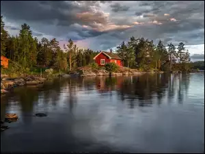 Dom nad jeziorem w norweskiej gminie Ringerike