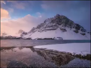 Park Narodowy Banff, Kanada, Góry Canadian Rockies, Chmury, Jezioro Bow Lake, Zima
