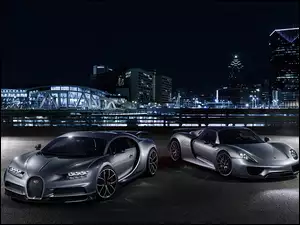 Chiron Bugatti Porsche 918 nocą w mieście