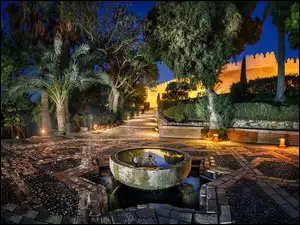 Ogród Jardin de Al-Andaluz i baszta Alcazaba w Almerii