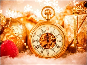 Zegar odmierzający czas do Nowego roku wśród dekoracji sylwestrowych