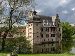 Zamek Bodelschwingh na wodzie w Dortmundzie