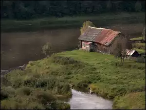 Drewniany dom nad rzeką Czusowaja