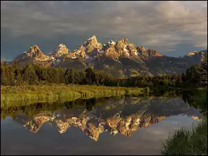 Odbicie, Park Narodowy Grand Teton, Góry, Stan Wyoming, Jezioro, Teton Range, Stany Zjednoczone, Drzewa