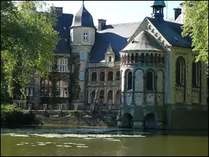 Rzeka, Zamek