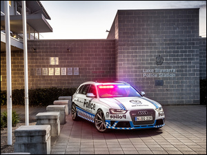 Policyjny samochód Audi RS4