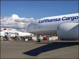 Niemieckie samoloty pasażerskie Lufthansa Cargo Boeing 777F 