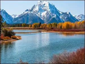 Rzeka Snake River, Góry Teton Range, Stany Zjednoczone, Park Narodowy Grand Teton, Stan Wyoming, Jesień, Drzewa