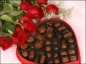 Bombonierka z czekoladkami, Walentynki, Róże