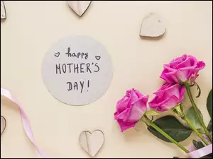 Róże i życzenia w Dniu Matki