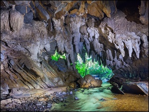 Jaskinia skalna w Parku Narodowym Petar w Brazylii