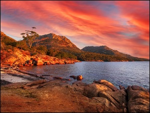 WybrzeĹźe, Australia, GĂłry, Drzewa, Tasmania, Morze, ZachĂłd sĹoĹca, Park Narodowy Freycineta