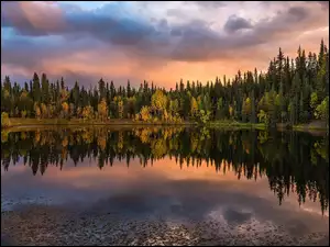 Jezioro, Jesień, Drzewa, Chmury, Las, Odbicie