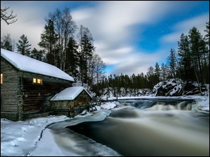 Finlandia, Park Narodowy Oulanka, Gmina Kuusamo, Gwiazdy, Rzeka, MĹyn Myllykoski, Zima, Drzewa, Chmury, Laponia