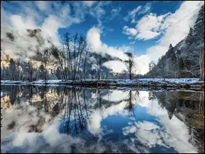 Stany Zjednoczone, Merced River, Kalifornia, Śnieg, Park Narodowy Yosemite, Góry, Drzewa, Rzeka, Odbicie