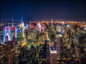 Nocna panorama Nowego Jorku z lotu ptaka