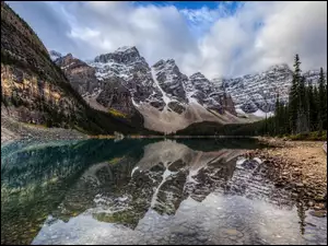 Góry, Dolina Dziesięciu Szczytów, Kanada, Park Narodowy Banff, Prowincja Alberta, Drzewa, Jezioro Moraine