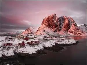 Zimowy krajobraz w norweskich Lofotach