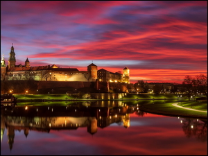 Zamek Królewski na Wawelu o zachodzie słońca